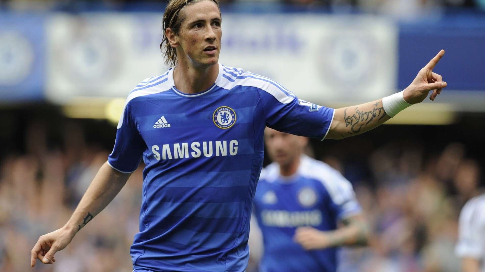 青少年足球志愿者队伍不断壮大，推广普及全民健身，足球联赛志愿者